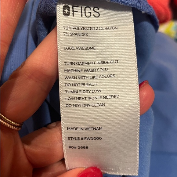 Figs Women’s Blue V-Neck Scub Shirt- extra small - Picture 4 of 4